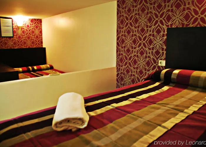Sun & Moon Hostel Barcelona