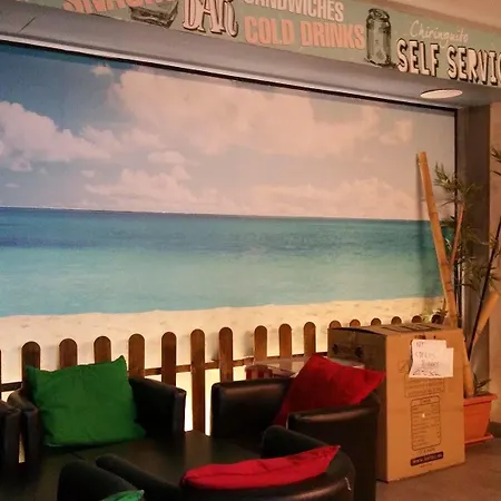 Sun & Moon Albergue Barcelona