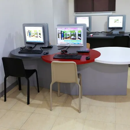Sun & Moon Hostal Barcelona