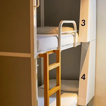 Sun & Moon Hostal *