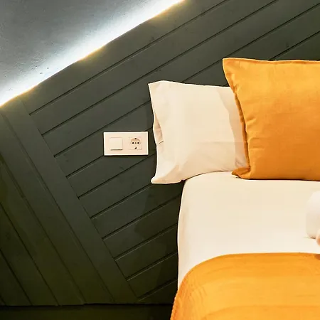 Sun & Moon Hostal Barcelona