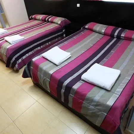 Sun & Moon Hostal *