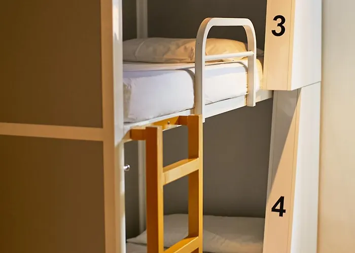 Sun & Moon Hostel *